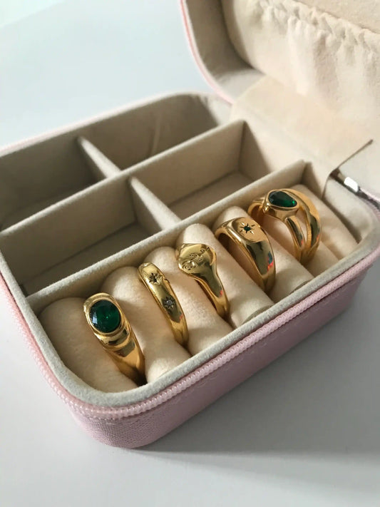 Green star signet ring