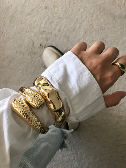 Hammered bangle - gold plated